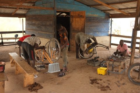Straßenprojekt: Ausbildung zu Fahrradmechanikern